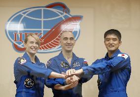 Astronauts on eve of rocket launch