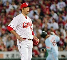 Baseball: Kuroda roughed up by Giants in Hiroshima