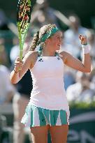 Tennis: Unseeded Ostapenko reaches French Open final