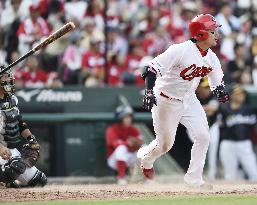 Maru blasts Carp past Hawks