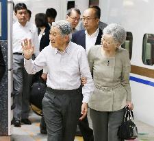 Emperor Akihito, Empress Michiko returns to Tokyo