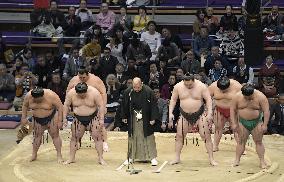 Sumo association apologizes