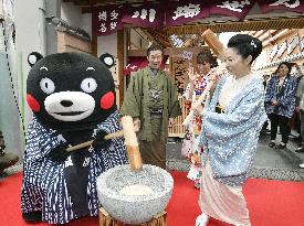 Kumamon at quake-hit Kumamoto Pref. event