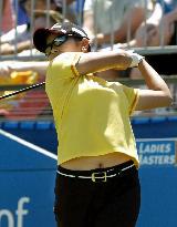 (2)Miyazato holds on to lead midway through ANZ Ladies