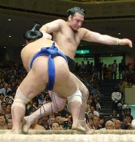 Bulgarian ozeki Kotooshu suffers 3rd defeat at summer sumo