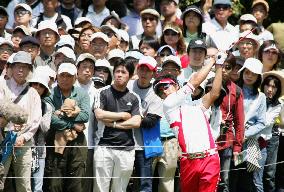 Ishikawa shoots tour record 58 to win Crowns