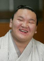 Hakuho wins 3rd straight title at New Year Grand Sumo Tournament
