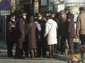 (4)Hundreds attend funeral for purged Chinese leader Zhao