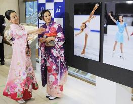 Asada sisters meet press for photo exhibition