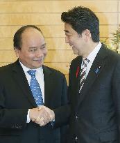 Abe, Vietnam's Phuc meet in Tokyo