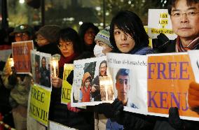 People plead for release of Japanese hostage