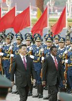 Chinese President Xi greets Equatorial Guinea leader in ceremony