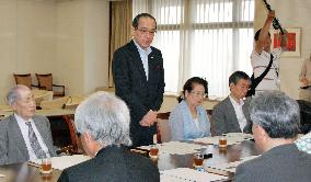 Hiroshima mayor speaks to panel drafting annual peace statement for 2015