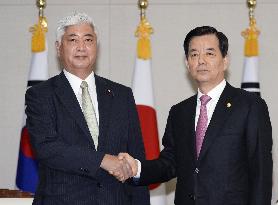 S. Korean, Japanese defense chiefs meet in Seoul