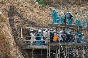 Nuclear regulation authority inspects geological strata in Matsue