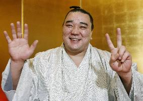 Harumafuji meets press day after winning Kyushu tourney