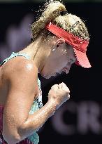 Kerber cruises into Australian Open q'finals