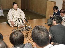 Sumo: Takayasu in press conference