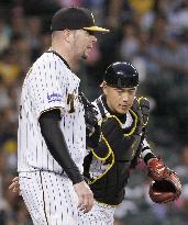 Hanshin Tigers pitcher Randy Messenger and catcher Kenji Jojima