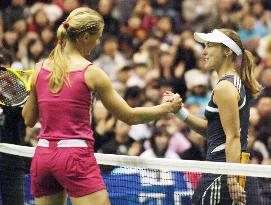 Hingis falls to Dementieva in Toray Pan Pacific final