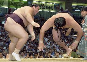 Miyabiyama takes lead with Asashoryu at Nagoya sumo tourney