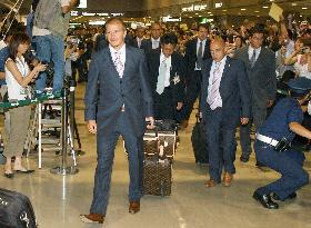 Read Madrid arrive in Japan
