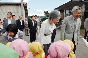 Emperor, empress arrive in Nagano village