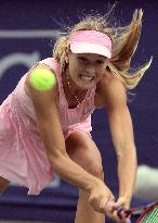 Sharapova cruises into semifinals