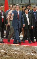 (3)Koizumi visits Hanoi's Thang Long remains