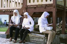 People flock to Aceh 'ground zero' to mark tsunami anniversary