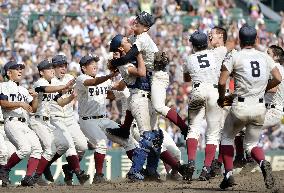 Osaka Toin wins championship at Koshien