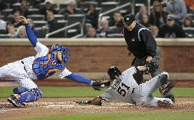 Marlins' Ichiro scores after "out" call overturned