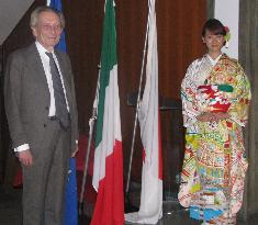 Italian themed kimono shown to envoy before Milan expo event