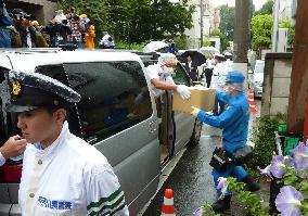 Investigators search house of man committing suicide in shinkansen