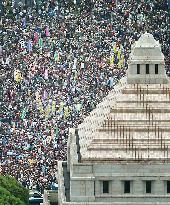 Protesters rally at Diet building against security bills