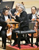 Seiji Ozawa returns to conducting