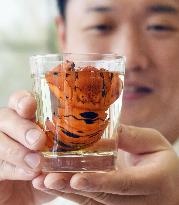 "Shochu" spirit flavored by lobster shell lures tourists in south Japan