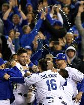 Royals walk off in 14th in World Series opener