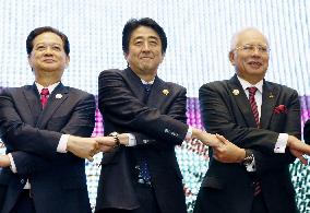 Japanese PM Abe meets with ASEAN leaders in Kuala Lumpur