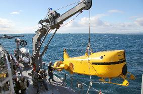 Remote-control robot in minesweeping drill in southwestern Japan