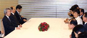 S. Korean opposition head urges Koizumi to fix history issue