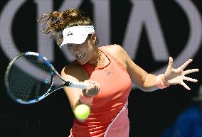 Muguruza through to Australian Open 2nd round
