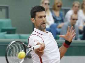 Djokovic plays in French Open 2nd round