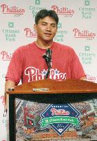 Iguchi joins Phillies