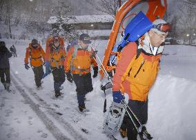 4 men dead after being hit by avalanche in Gifu Pref.