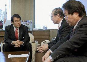 Abductees' kin meet with abduction minister Matsubara