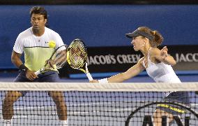 Hingis, Paes win Australian Open doubles