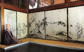 Replica of Tohaku's painting unveiled at Kyoto temple