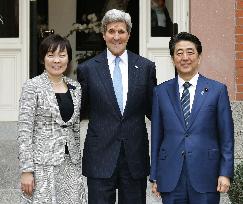 PM Abe arrives in Boston