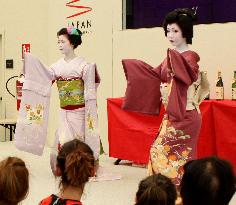 Kyoto dance attracts visitors at Expo Milano 2015